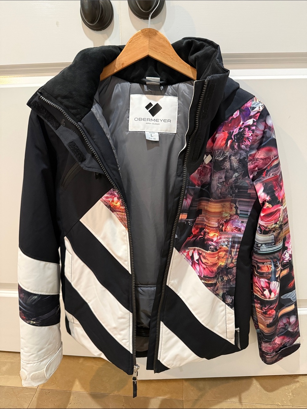 Obermeyer Black, White & Multicolor Floral-Pattern Ski Jacket